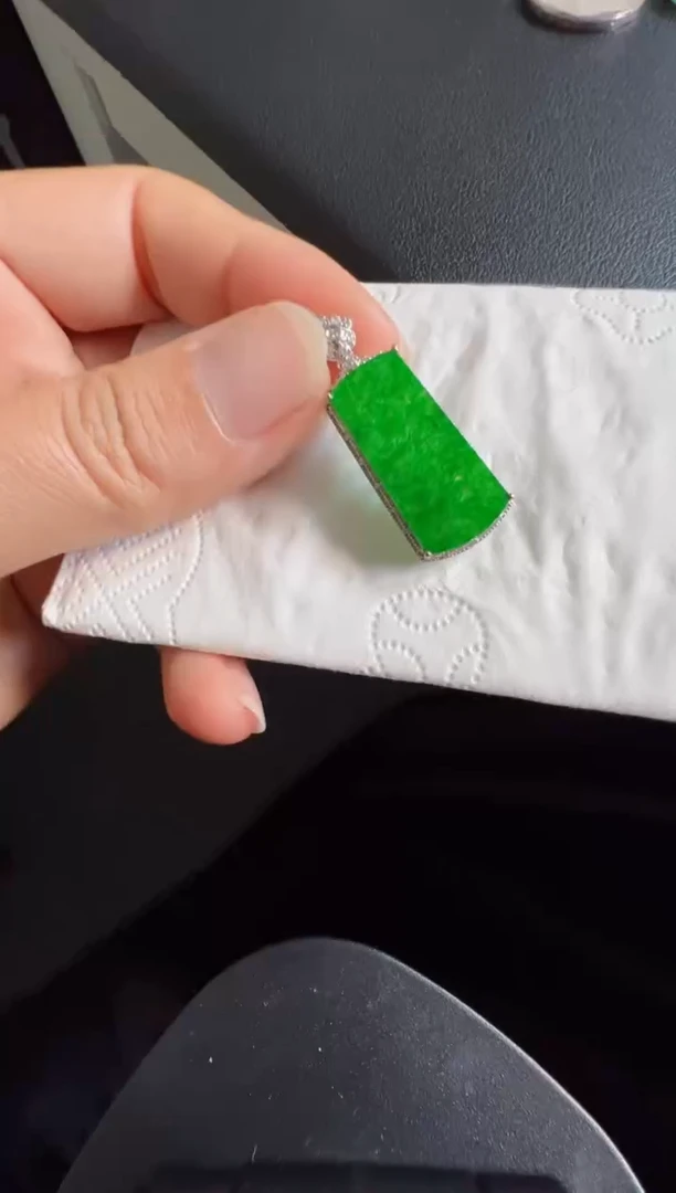 吊坠(不含链)18K金镶嵌翡翠3980