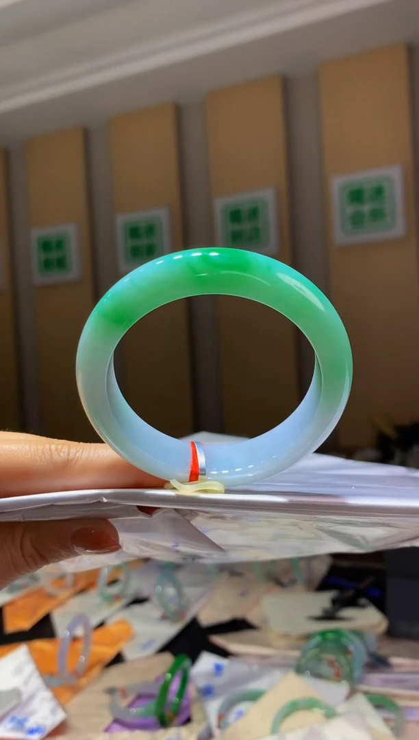 未镶嵌手镯翡翠- 圈口 55.5全款12万 定金2万