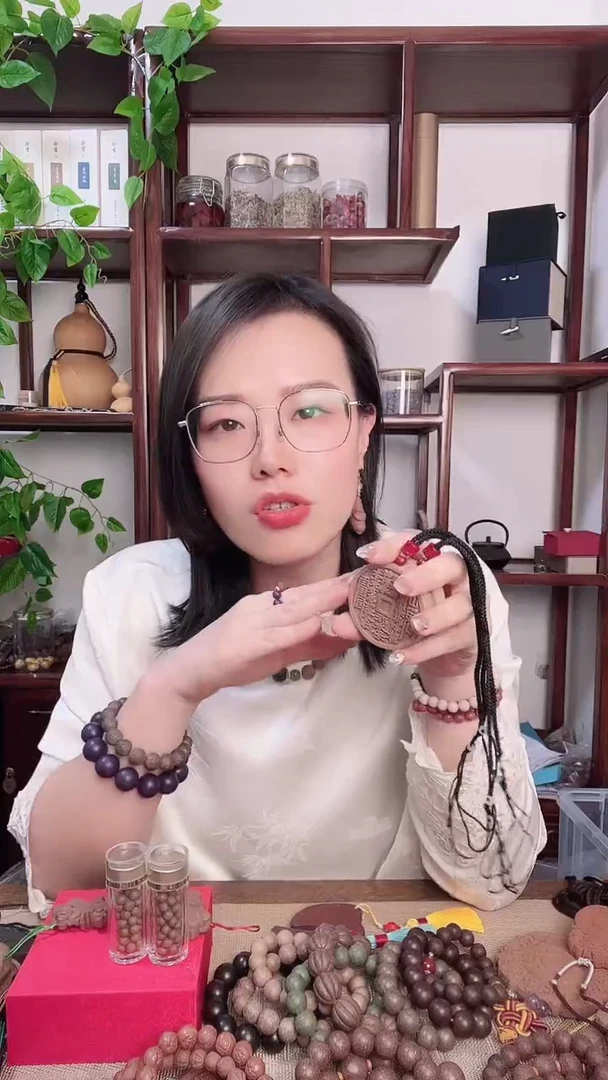 珠串瑕疵龙涎香方的山花