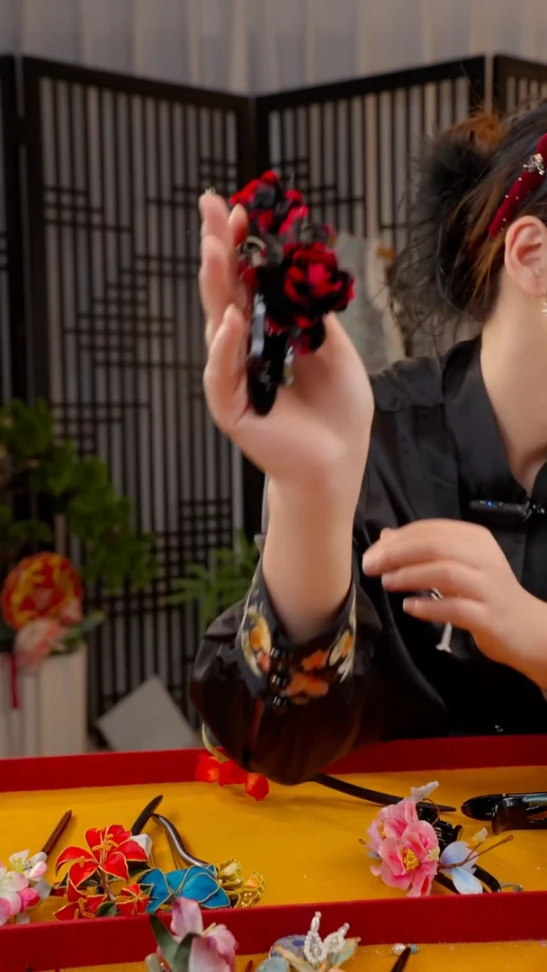 刺绣非遗绒花手工饰品