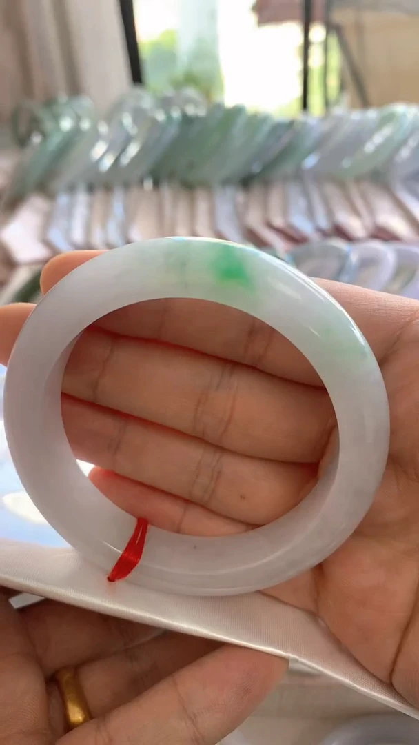 未镶嵌手镯翡翠白底青55.6