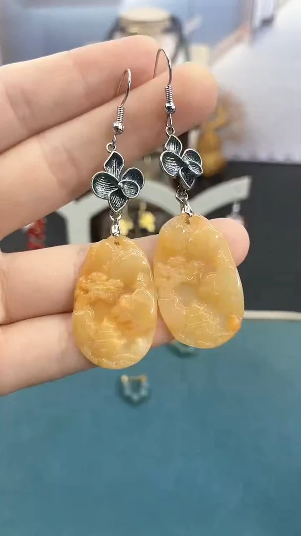 14K金镶嵌翡翠耳饰率**活黄山水