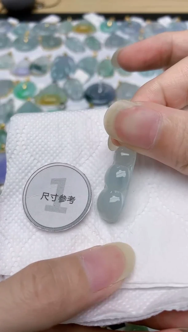 翡翠18K金镶嵌颈饰天然A货翡翠