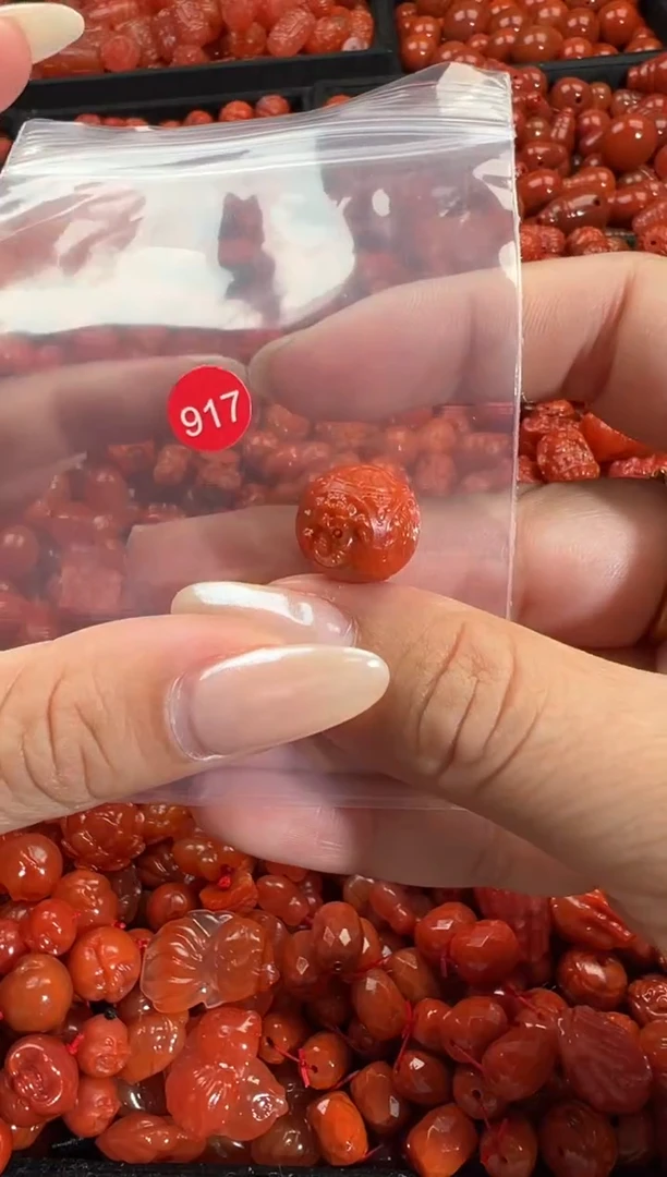 颈饰未镶嵌南红玛瑙1