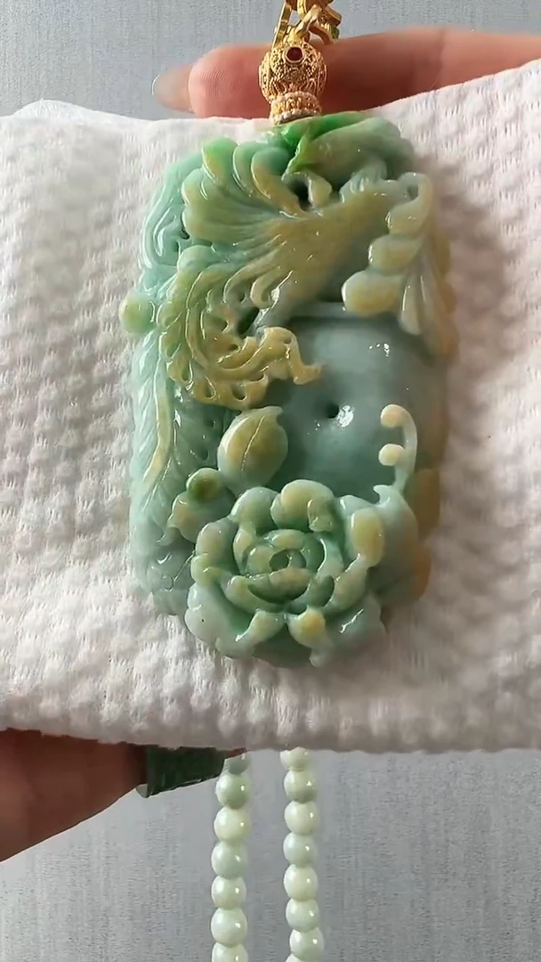 颈饰未镶嵌翡翠凤穿牡丹