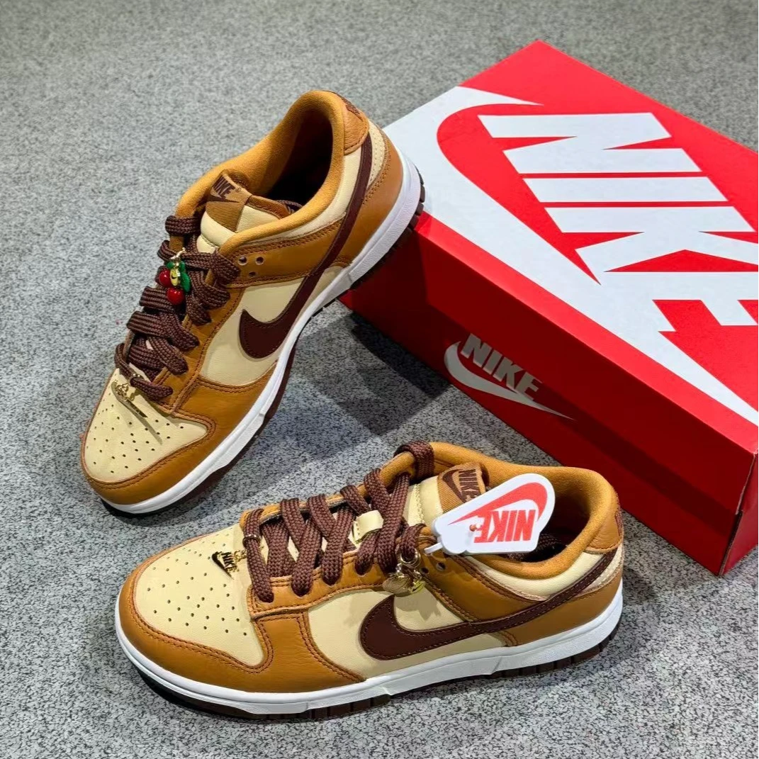 NIKE耐克 DUNK LOW 女款焦糖米棕低帮舒适复古休闲板鞋官方正品