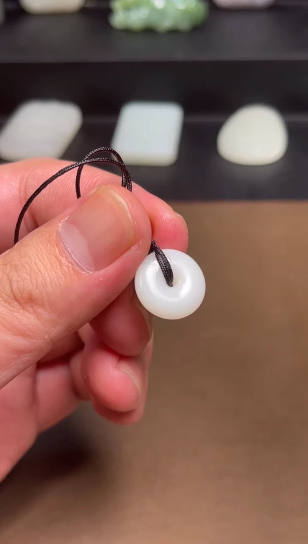 和田玉未镶嵌颈饰1