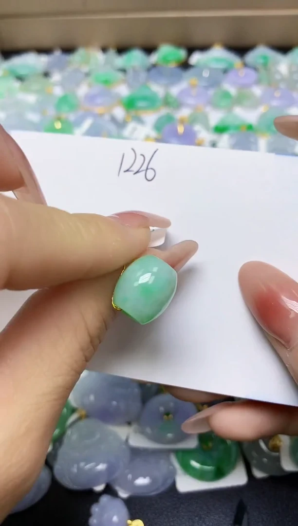 翡翠未镶嵌颈饰 天然缅甸翡翠A货