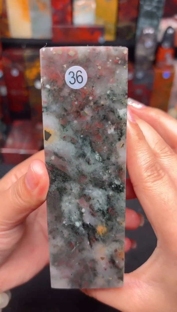 玉桂林鸡血玉印章摆件36