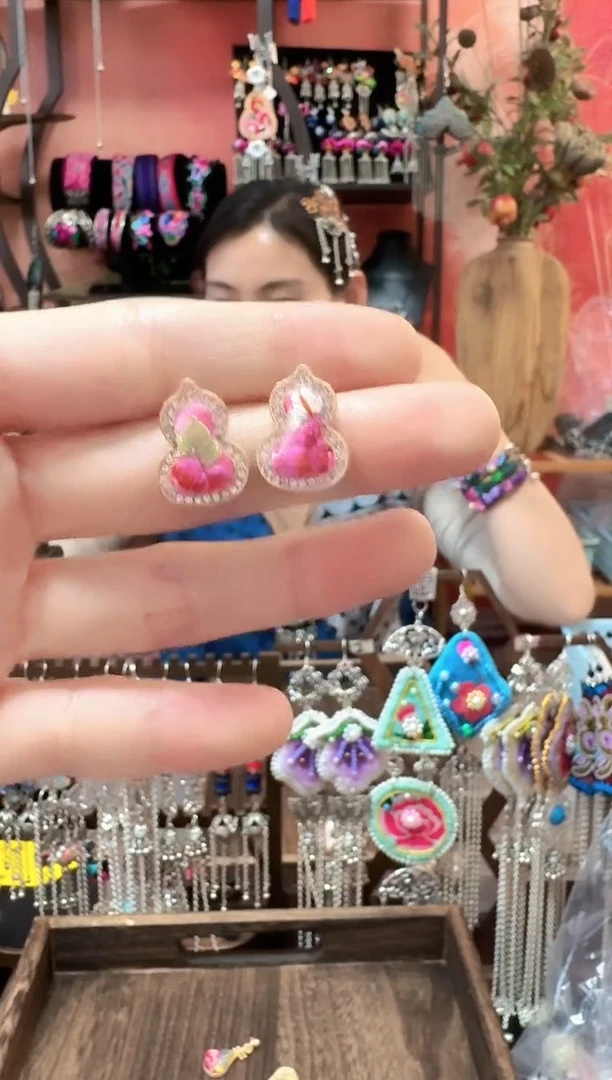 织绣云织谣民族风精美饰品  190