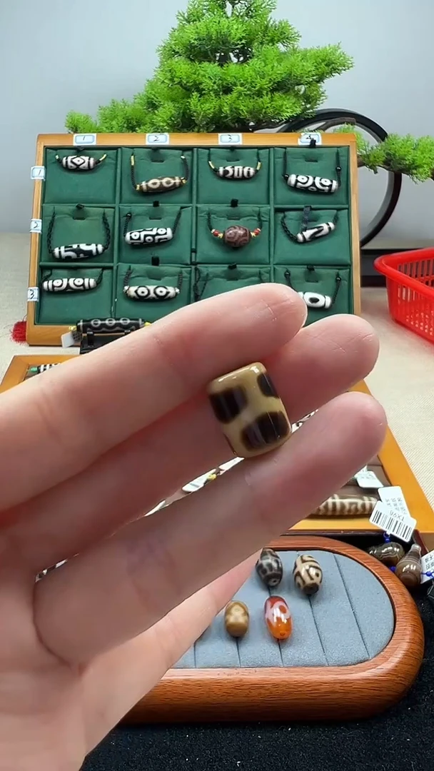 玛瑙/玉髓（覆膜）颈饰未镶嵌201.（微瑕随机发货）