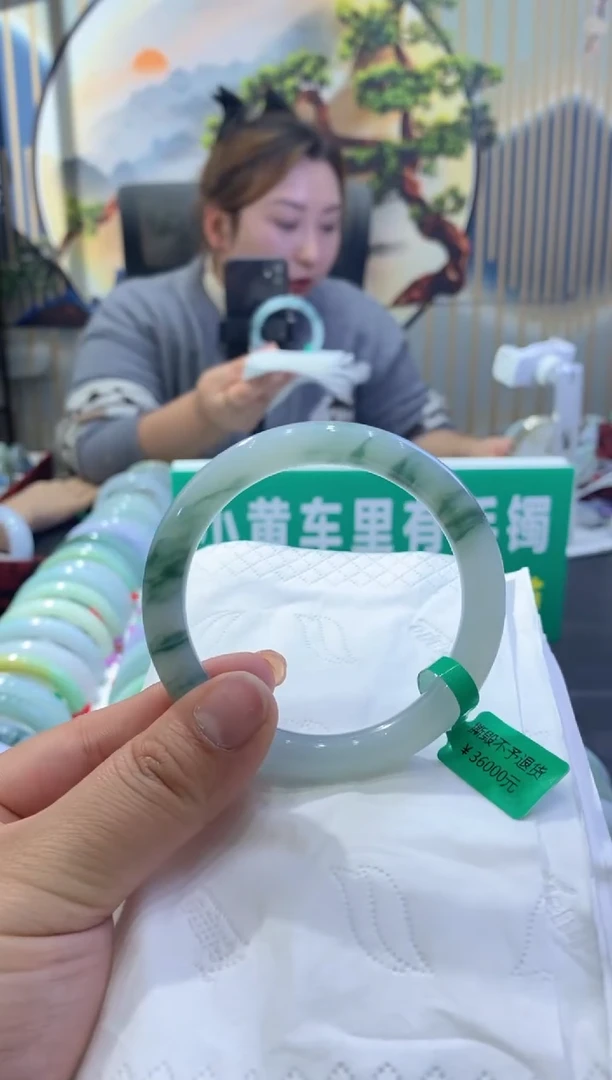 【闪购商品】翡翠手镯未镶嵌多人03761