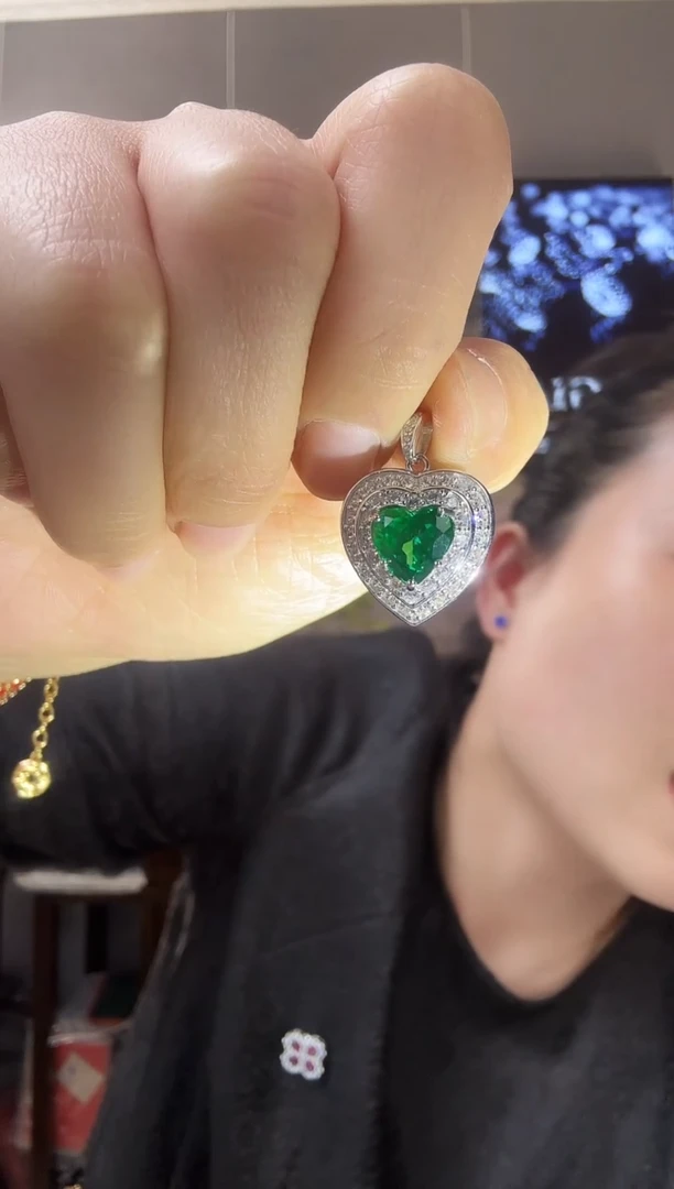 主播定制链接 绿色爱心吊坠3ct