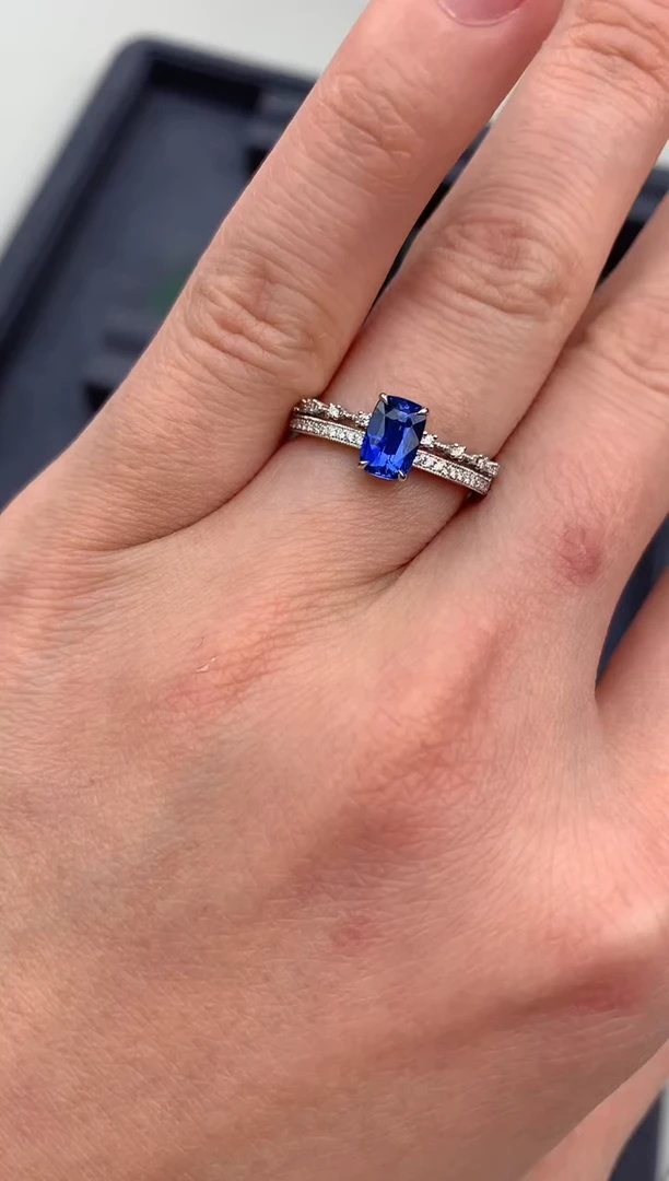 【闪购商品】蓝宝石戒指18K金镶嵌1.1ct皇家蓝戒指