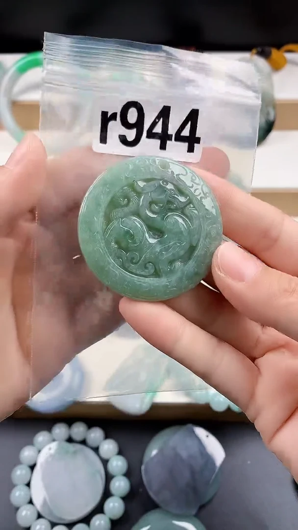 颈饰未镶嵌翡翠天然翡翠吊坠挂件