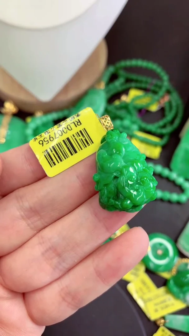 吊坠(不含链)18K金镶嵌翡翠挂件