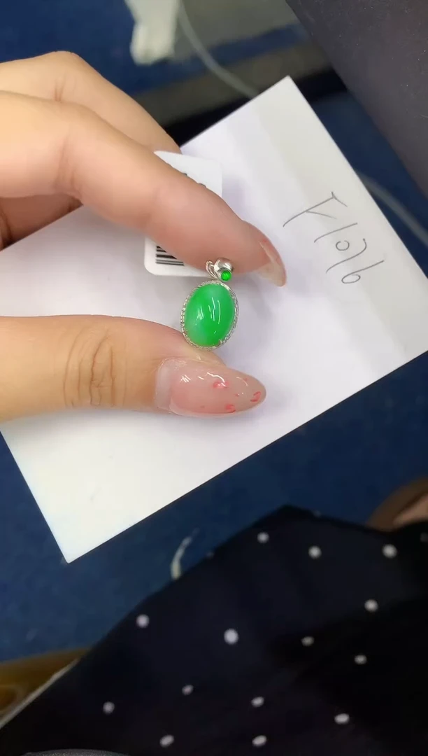 翡翠18K金镶嵌颈饰缅甸天然翡翠A货