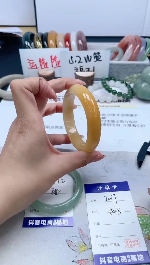 【闪购商品】石英质玉手镯未镶嵌297/60.8