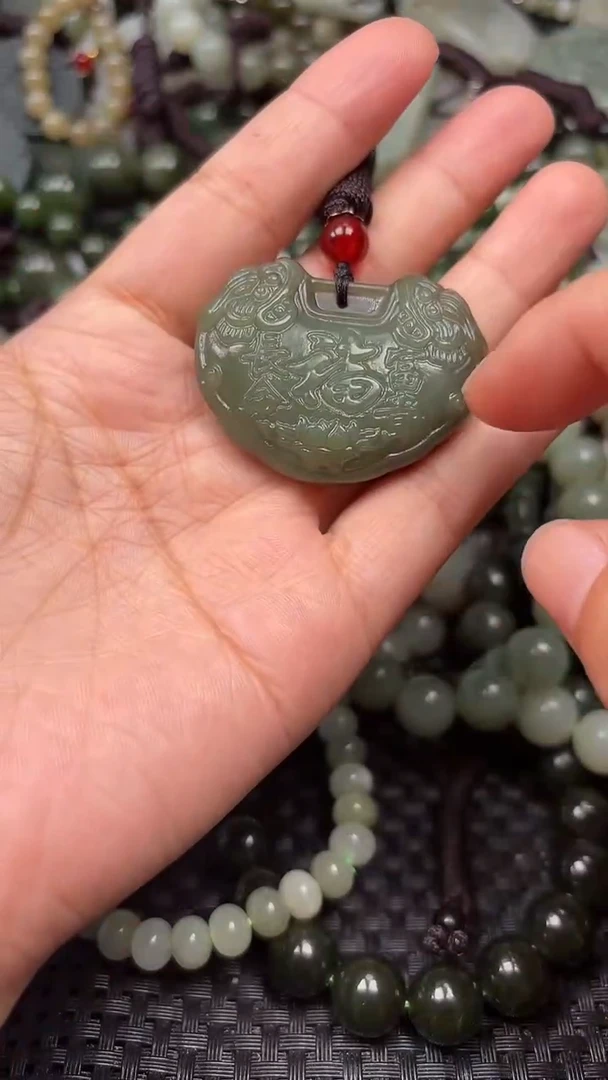 颈饰未镶嵌和田玉1