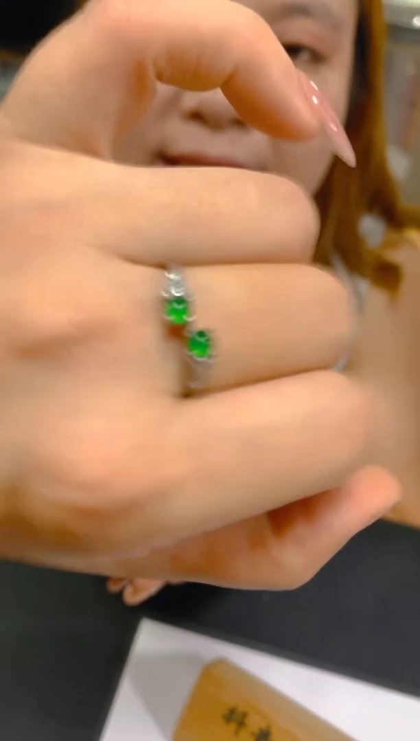 翡翠戒指未镶嵌多样性发一