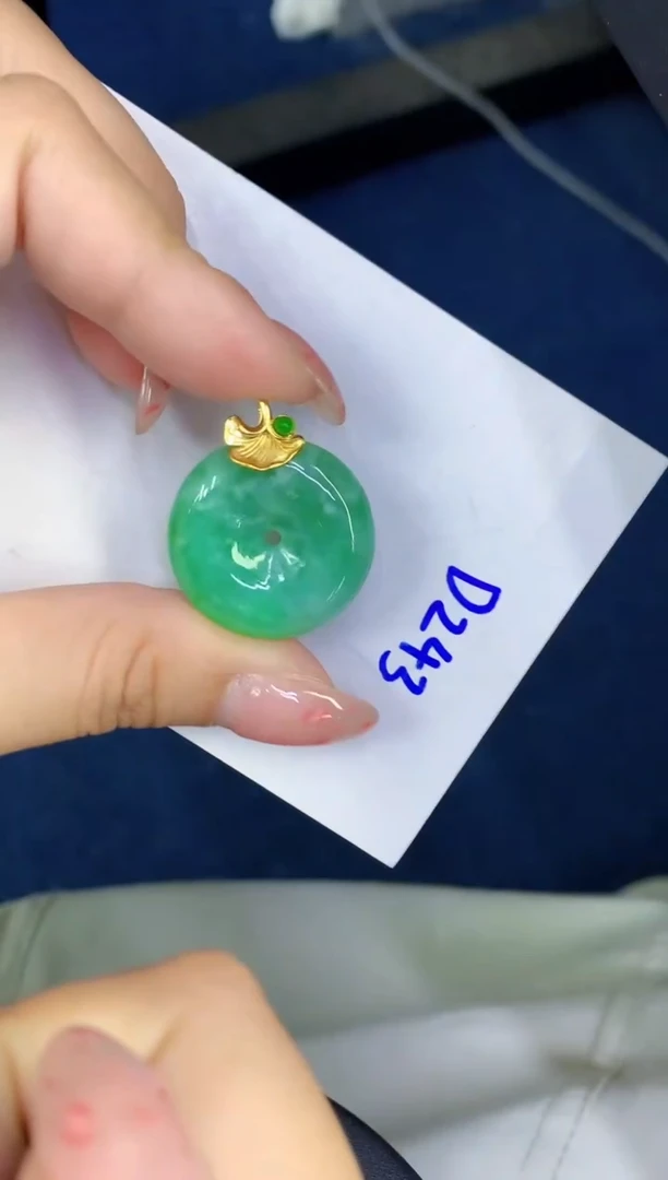 翡翠未镶嵌颈饰缅甸天然翡翠A货