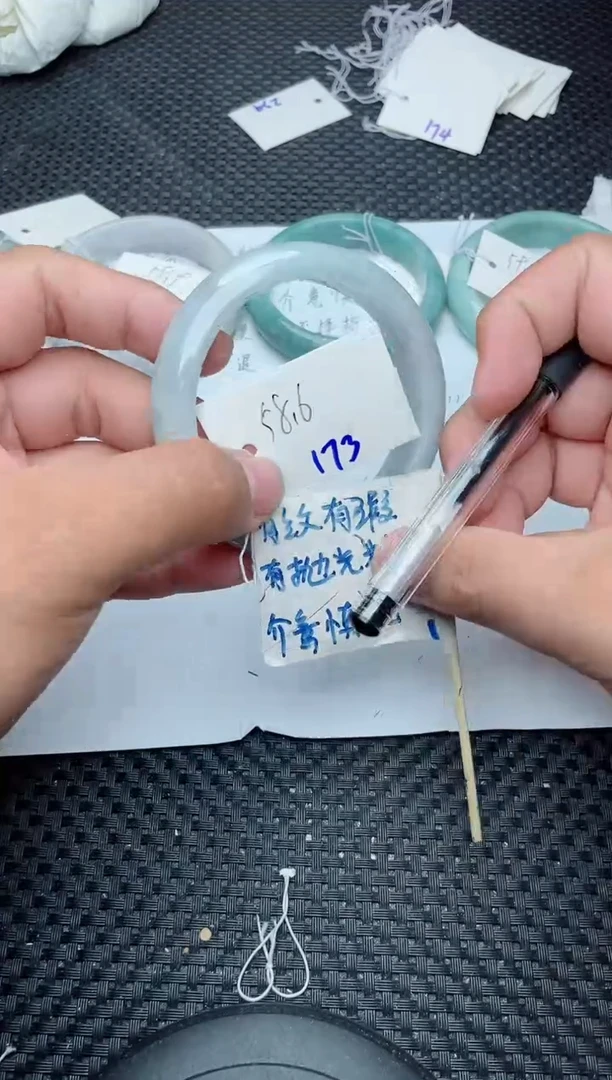 未镶嵌手镯翡翠173