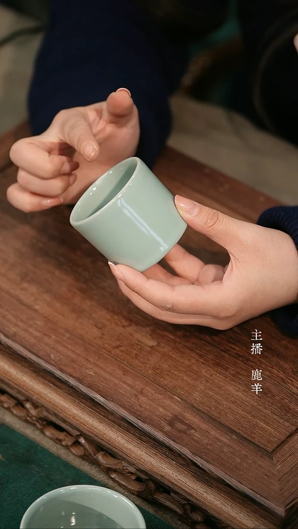 扳指杯-王占稳无底款-淡天青-微瑕-羊