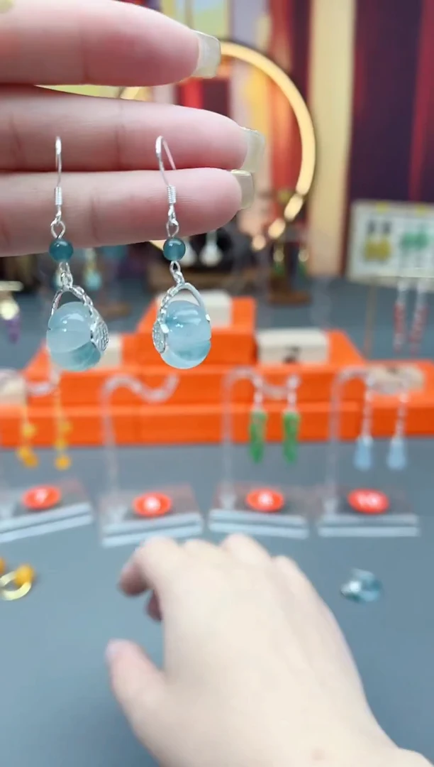 未镶嵌石英质玉（天山翠）耳钉F02