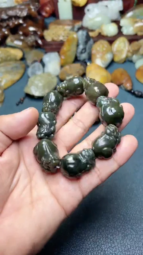 和田玉未镶嵌把件-