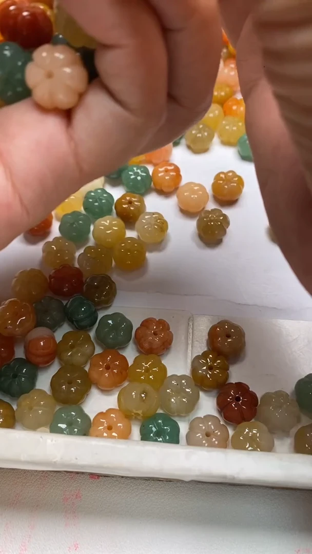 石英质玉（黄龙玉）未镶嵌颈饰南瓜珠5颗