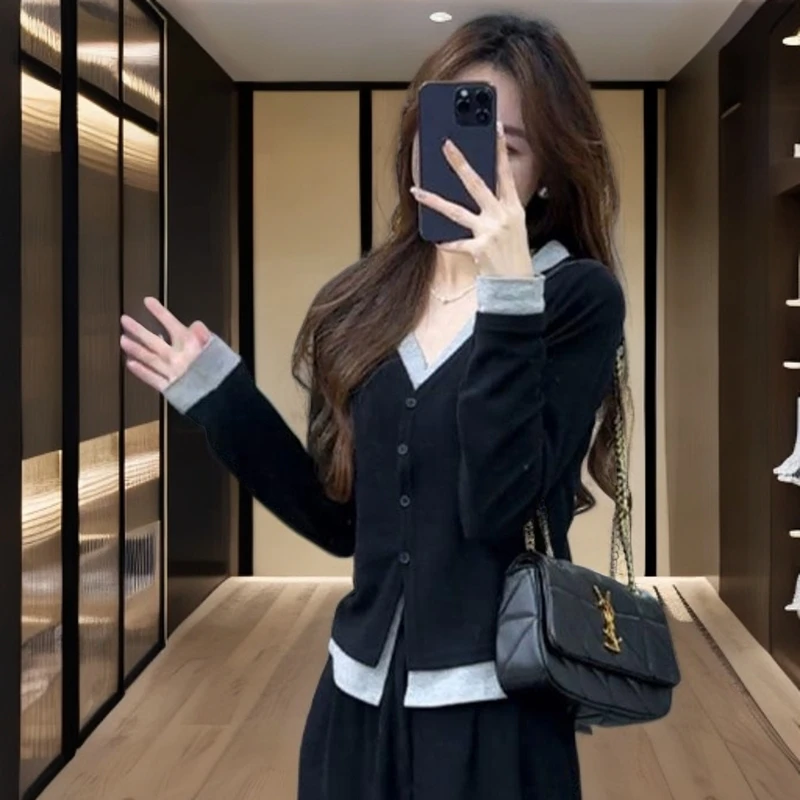 黑色V领假两件针织长袖T恤秋季秋洋气减龄遮肚子欧货正肩打底上衣