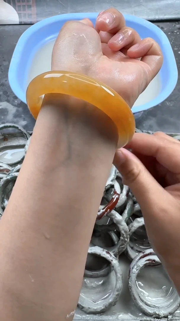 玛瑙/玉髓手镯未镶嵌18 6263