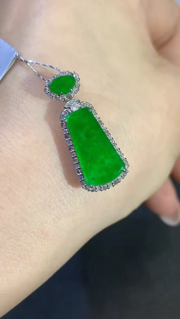 【闪购商品】翡翠吊坠(不含链)18K金镶嵌D29