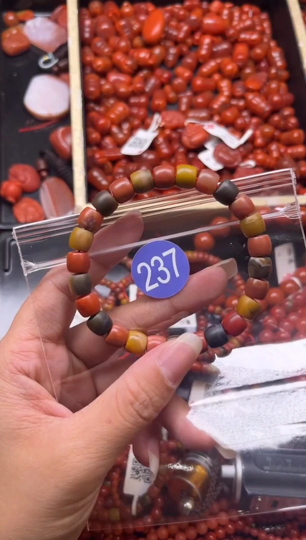 南红玛瑙未镶嵌珠宝奇石237-7