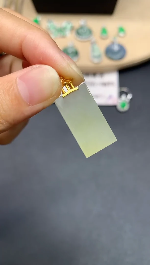 翡翠18K金镶嵌吊坠(不含链)无事牌【无服务费】