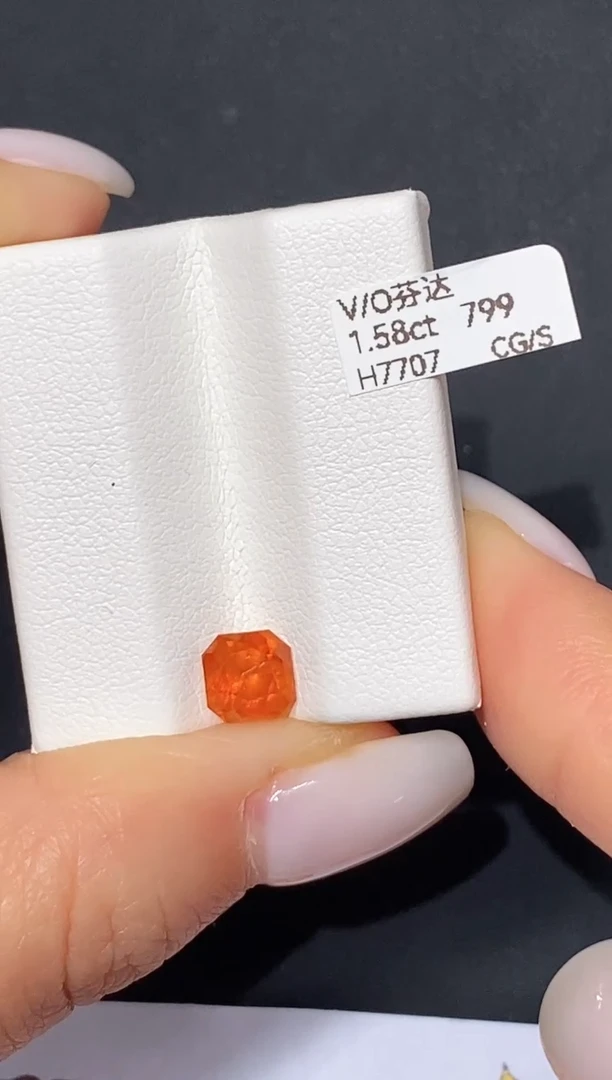 石榴石（芬达石）裸石未镶嵌而*。1.58ct H7707 CG/S