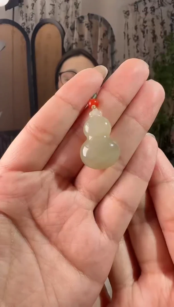 颈饰未镶嵌和田玉晴水葫芦 p