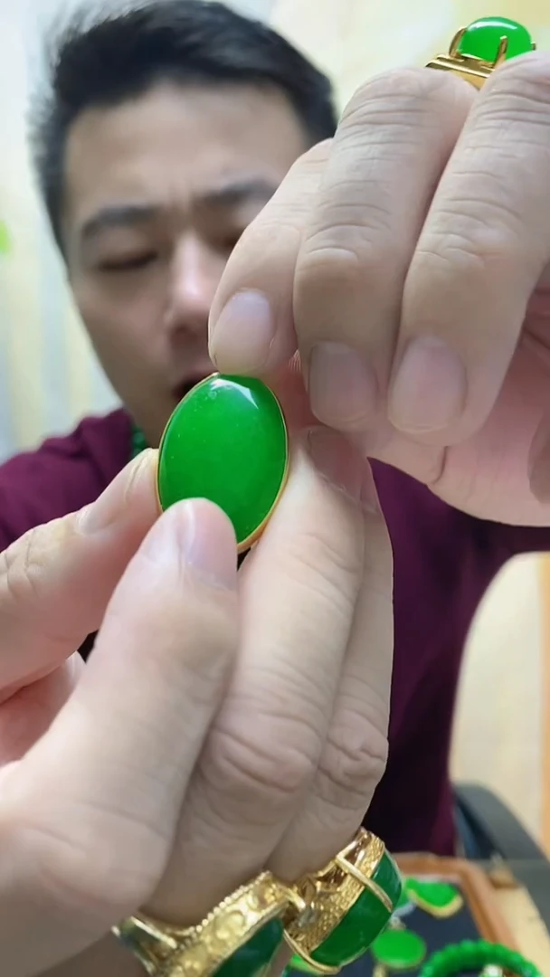 吊坠(赠链)14K金镶嵌翡翠30蛋面吊坠