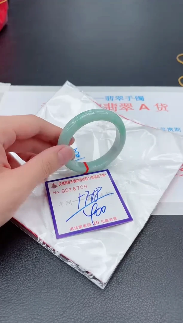 翡翠手镯未镶嵌1
