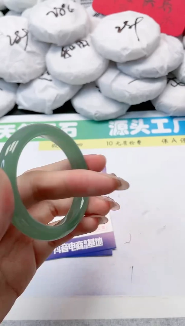 【闪购商品】石英质玉手镯合金70-54