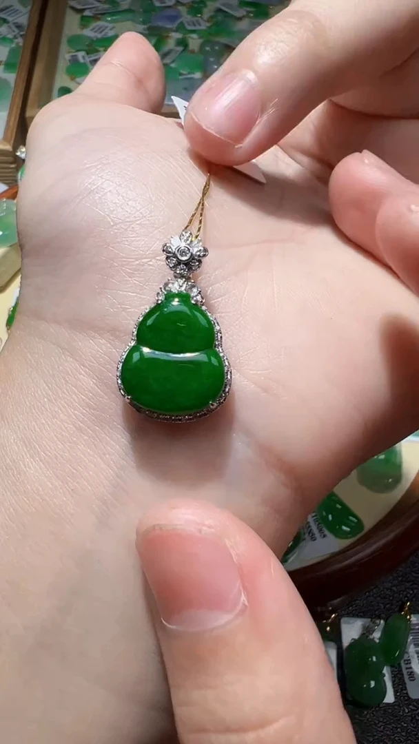 【闪购商品】翡翠颈饰18K金镶嵌我