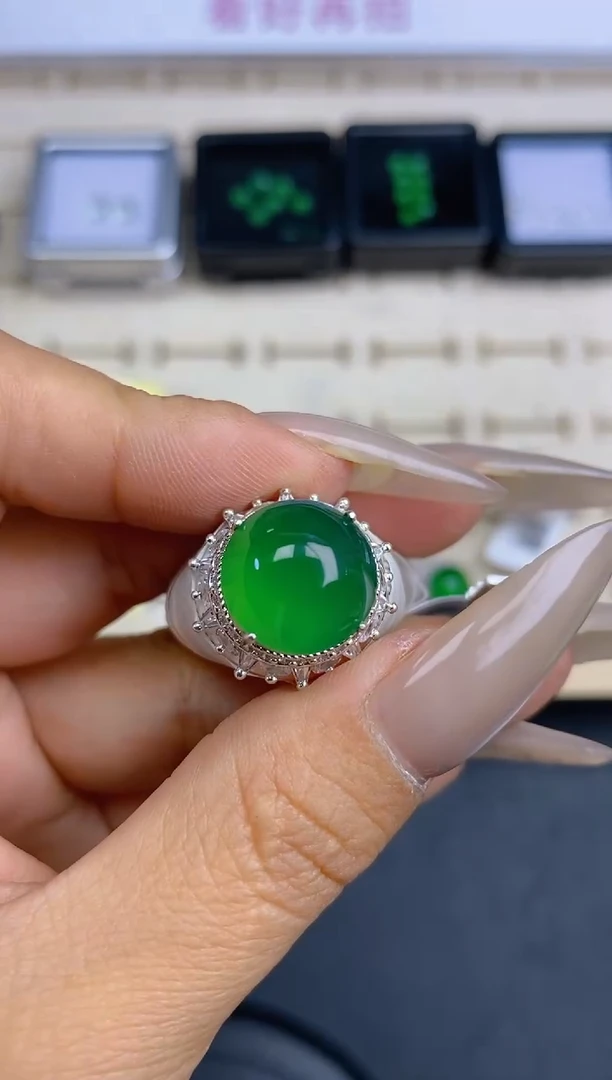 翡翠裸石阿*天然翡翠蛋面53