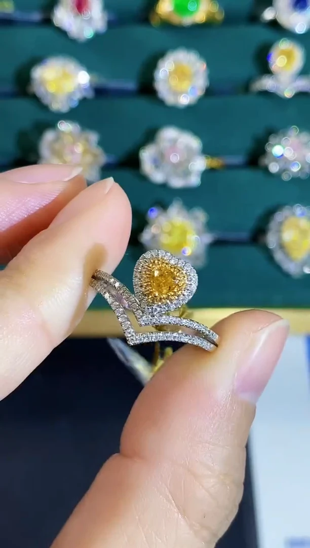 18K金镶嵌戒指钻石戒指