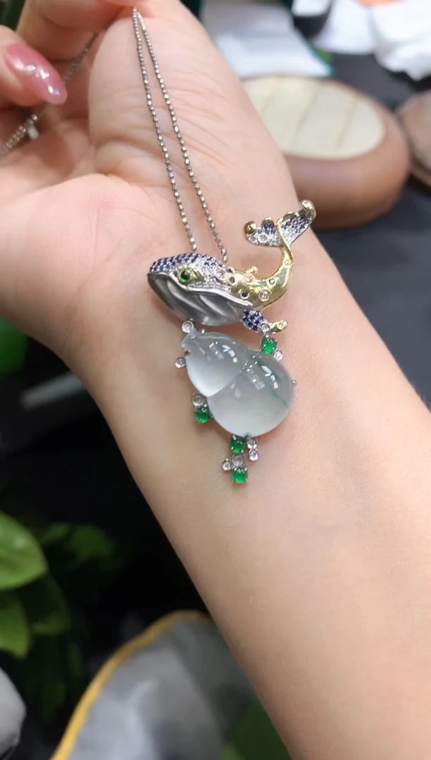 18K金镶嵌挂件翡翠葫芦 不含链