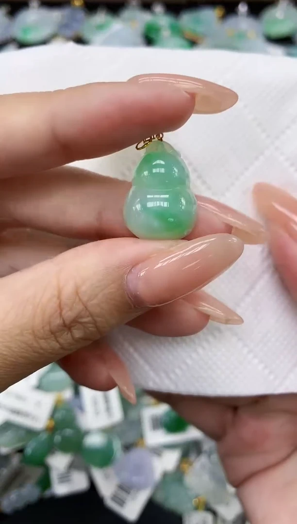 颈饰18K金镶嵌翡翠11111111111