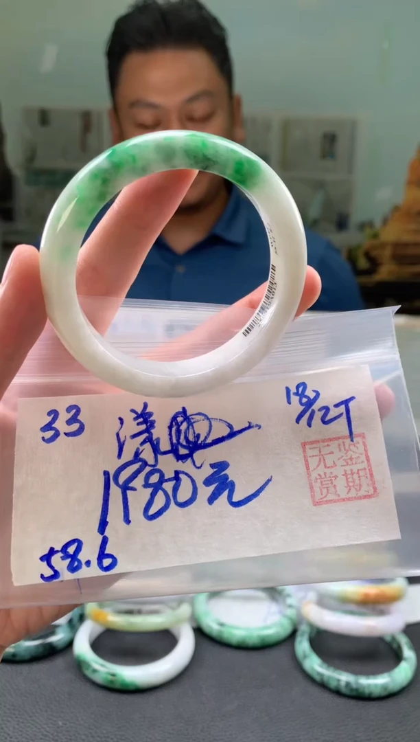 未镶嵌手镯翡翠漾****?翡翠手镯 下单联系小耳机#33