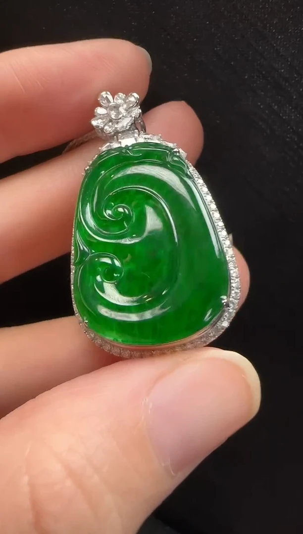 颈饰18K金镶嵌翡翠449如意一个