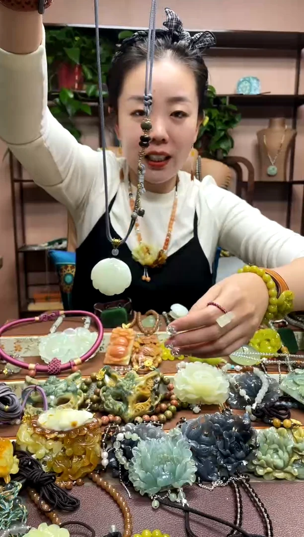 未镶嵌岫玉吊坠·