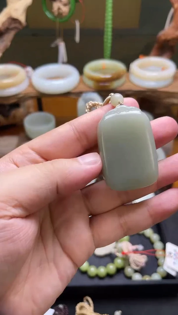 和田玉未镶嵌吊坠(不含链)且末青白 无事牌