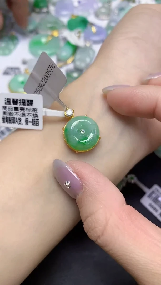颈饰未镶嵌翡翠天然缅甸翡翠A货多样性发一件
